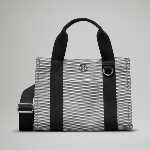 Lululemon 4.5L tote purse - Picture 5 of 6